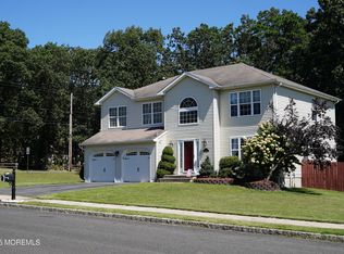 3 Diamond Ln, Howell, NJ 07731