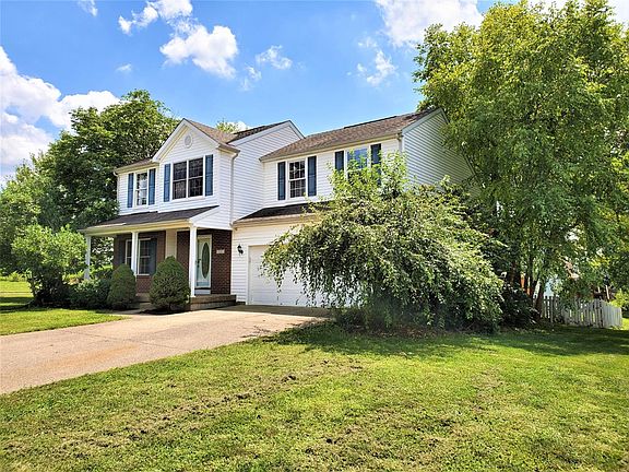3rd image of 211 Saint Regis Dr