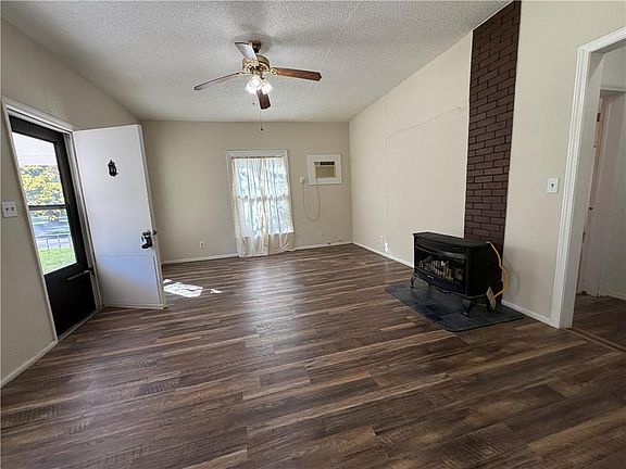 4th image of 301 E 6th Ave