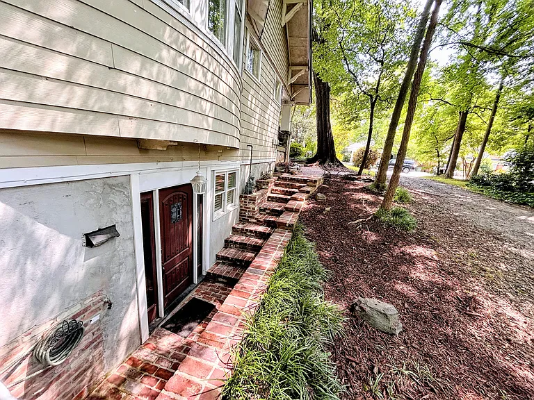60 Peachtree Hills Ave NE — Photo 3