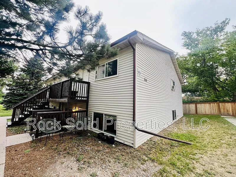 3 bed, 1.0 bath, 950 sqft, $1,795 — Photo 2