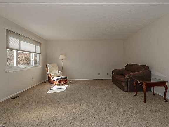 4th image of 363 Parkway Dr