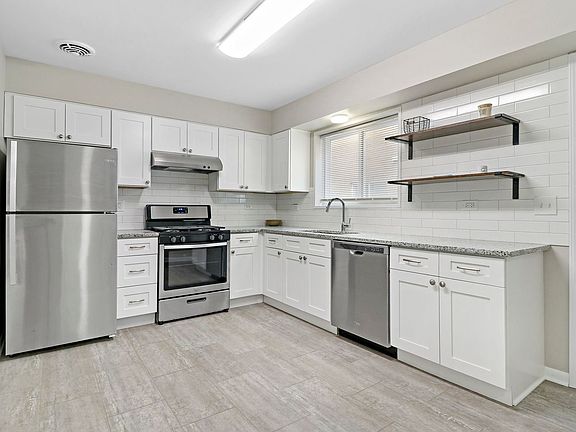 2nd image of 2034 Williamsburg Dr