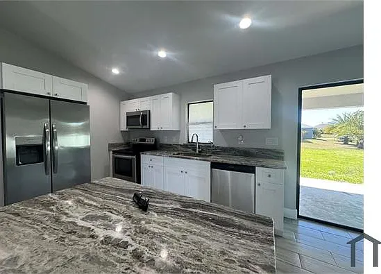 3 bed, 1200 sqft, $1,900 — Photo 4