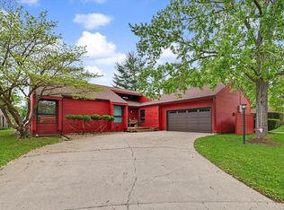 2005 Clover Ct E, Champaign, IL 61821