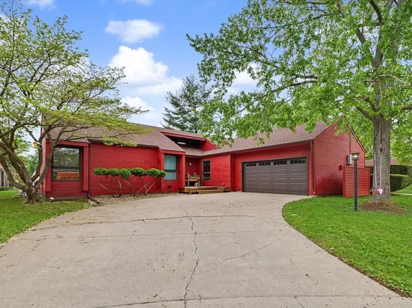 2005 Clover Ct E, Champaign, IL 61821