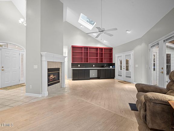 5th image of 99 Tuscarora Avenue