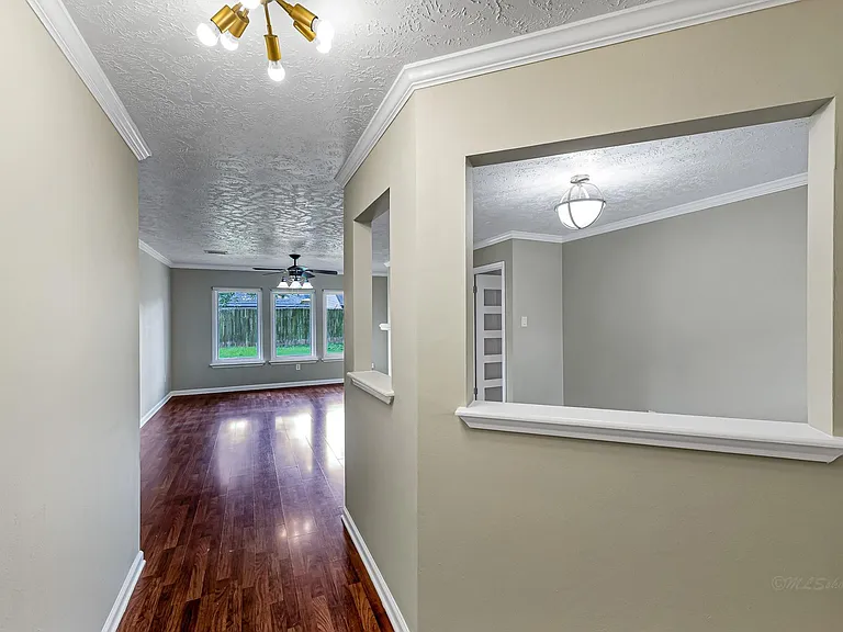 19307 Wildoats Dr — Photo 2
