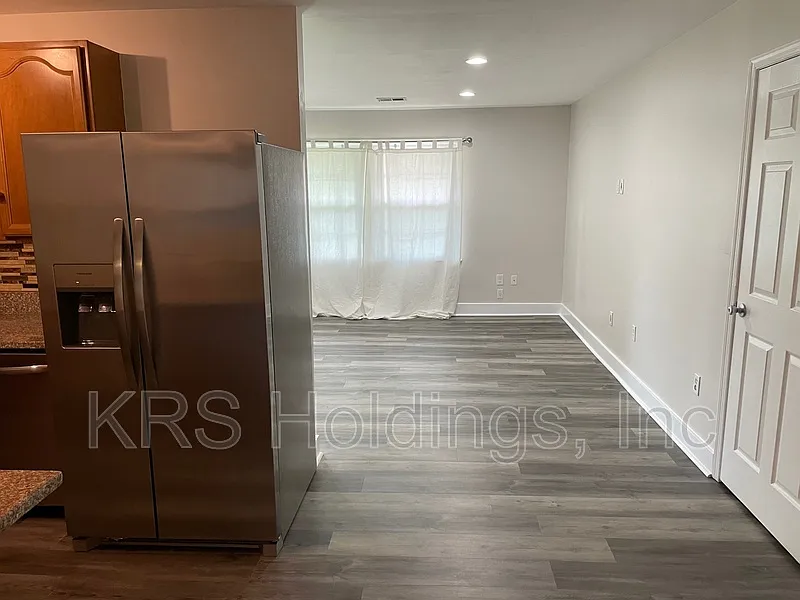 4 bed, 3.0 bath, 1492 sqft, $3,800 — Photo 3