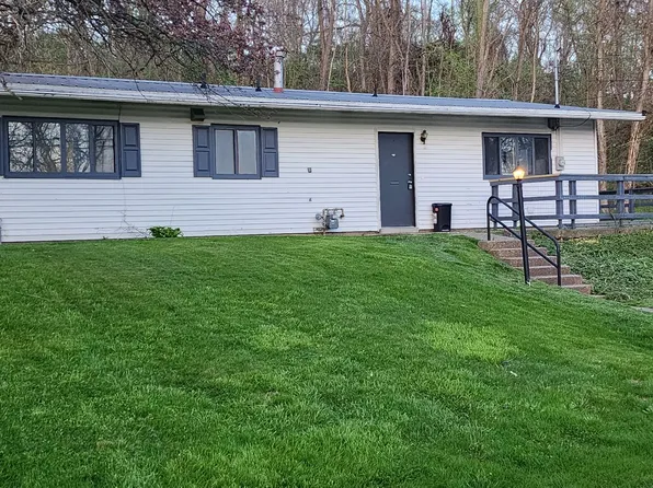 211 Woods Edge, Finleyville, PA 15332