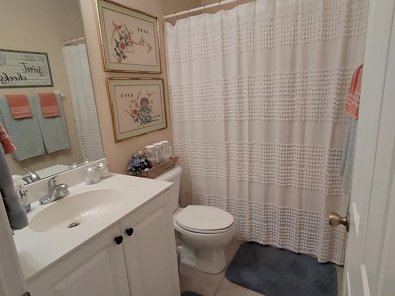 5th image of 1222 SE 6th St