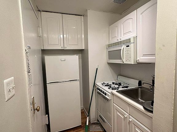 5th image of 11 E 32nd St #5H