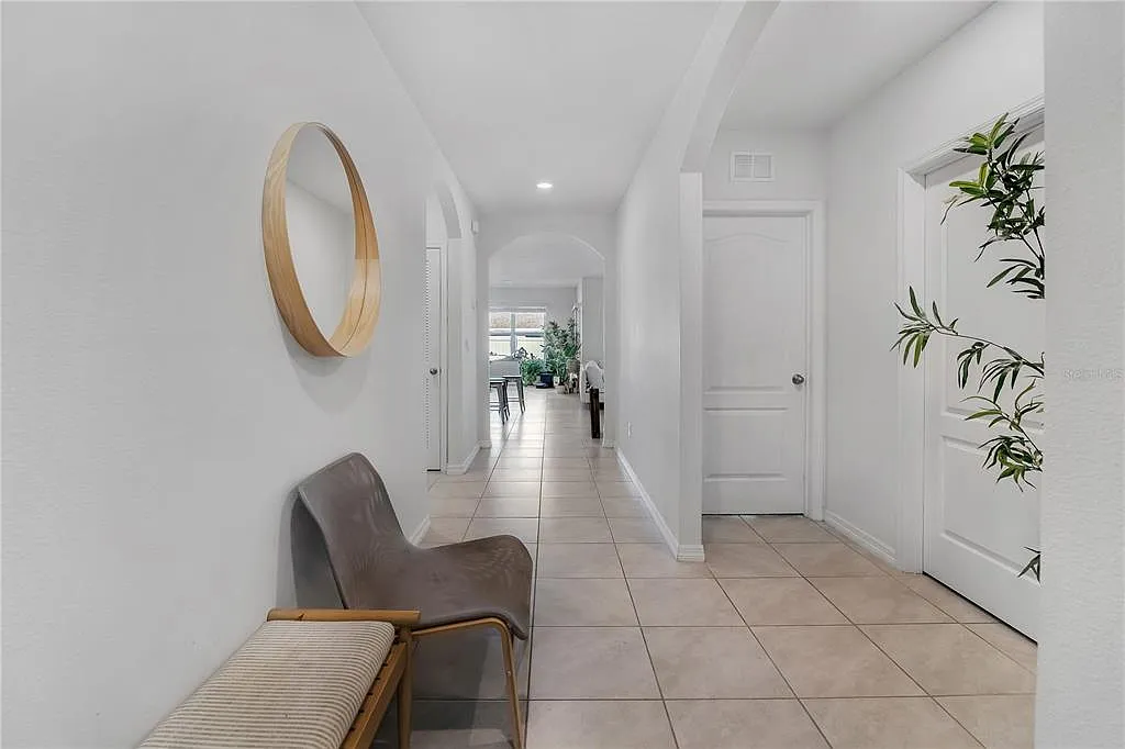 3 bed, 2.0 bath, 1672 sqft, $2,440 — Photo 4