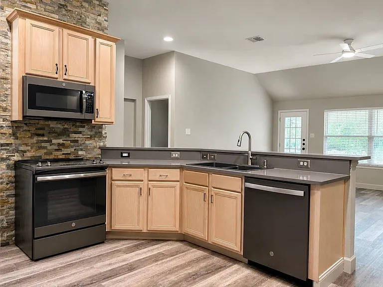 1612 Meadowview Dr — Photo 11