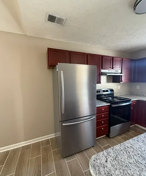1060 Lucille Dr — Photo 9