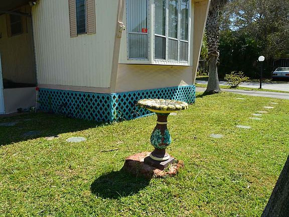 CUTE HOME ON CORNER LOT
