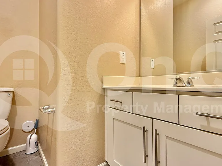 3739 E Trinity Ln — Photo 17
