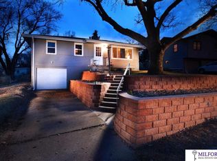 9133 Boyd St, Omaha, NE 68134