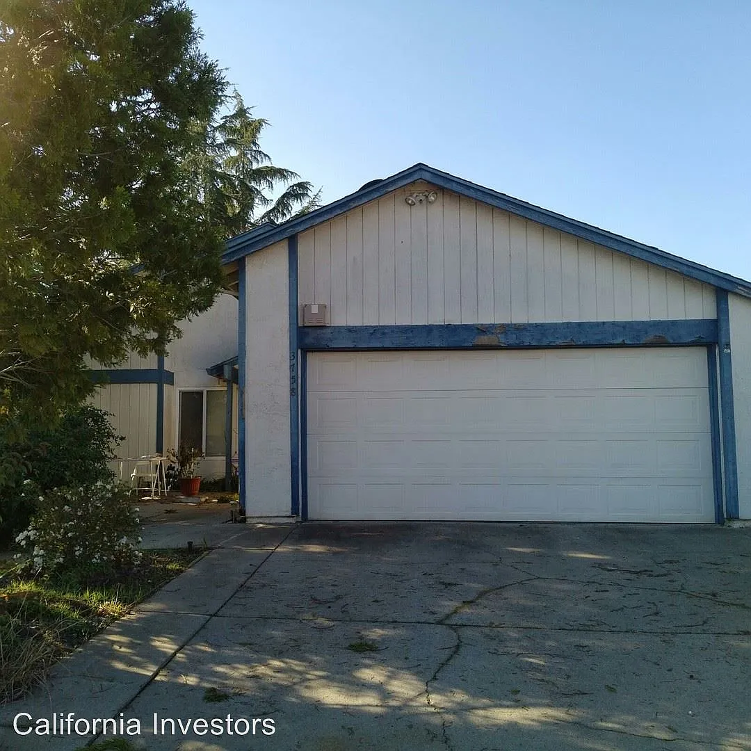3758 Station St photo 1