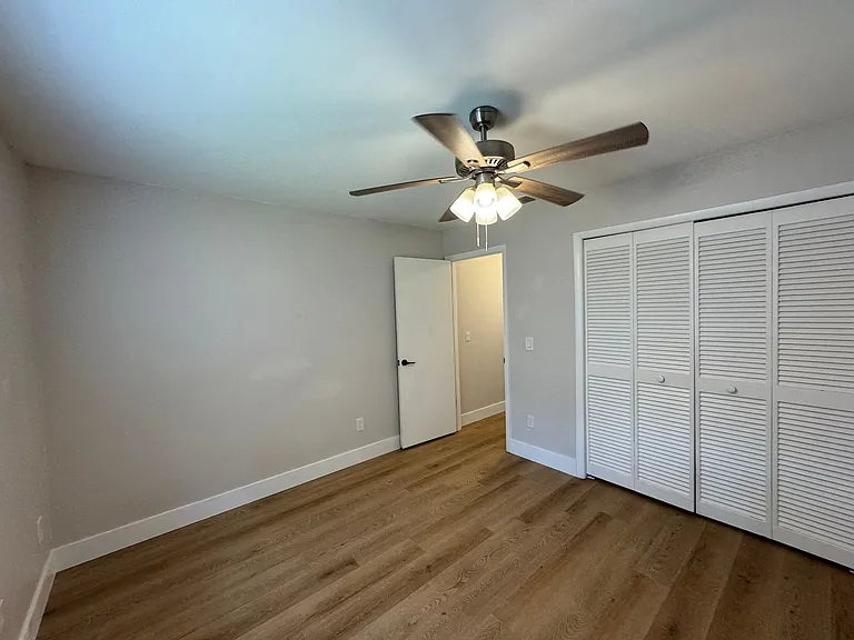 107 S Deerwood Ave — Photo 20