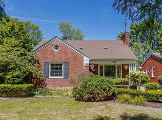 1198 Anita Ave, Grosse Pointe Woods, MI 48236