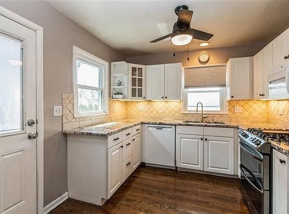 3rd image of 2929 W 49th St