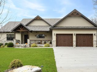 51 Foxtrail Dr, Branson West, MO 65737