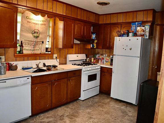 5th image of 706 W 18th Ter