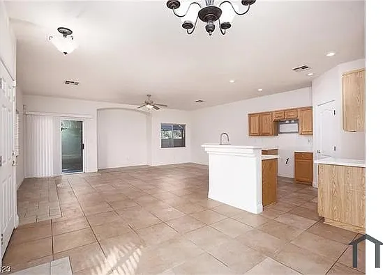 3 bed, 1670 sqft, $2,295 — Photo 4