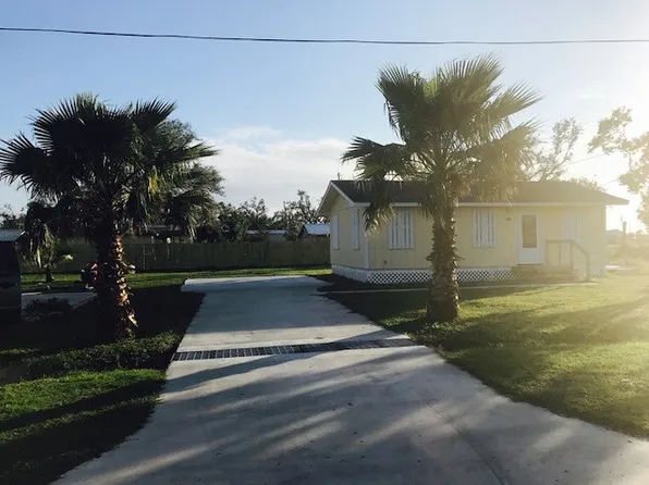 101 Cloberdants St, Rockport, TX 78382