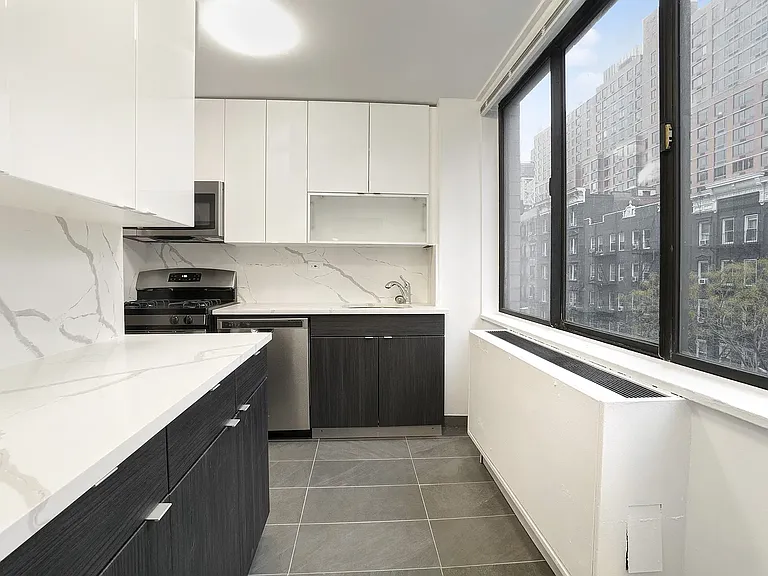 200 E 33rd St #11E — Photo 5