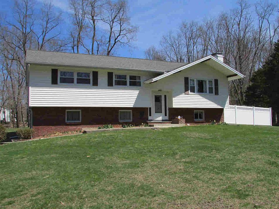 1st image of 18 Julia Dr