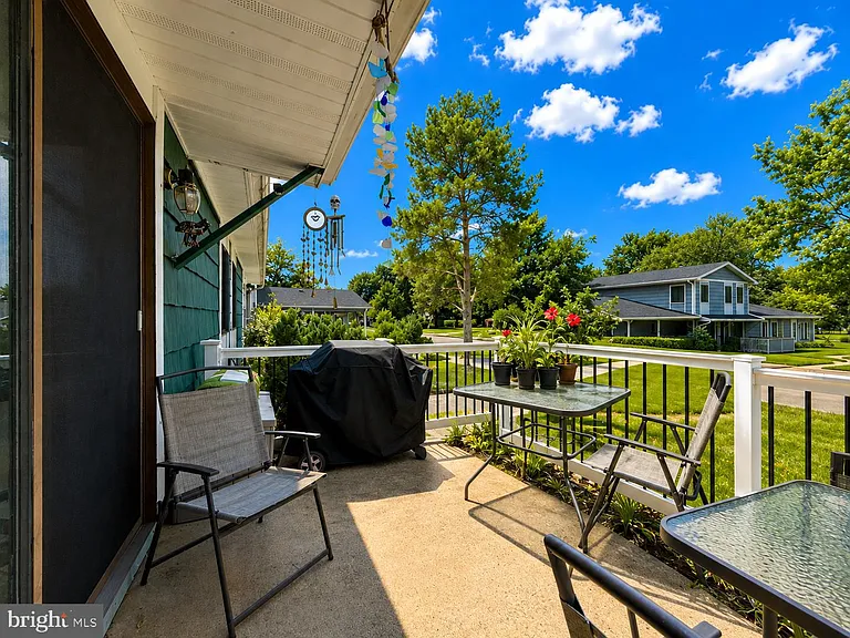 64 Woodway Dr — Photo 8