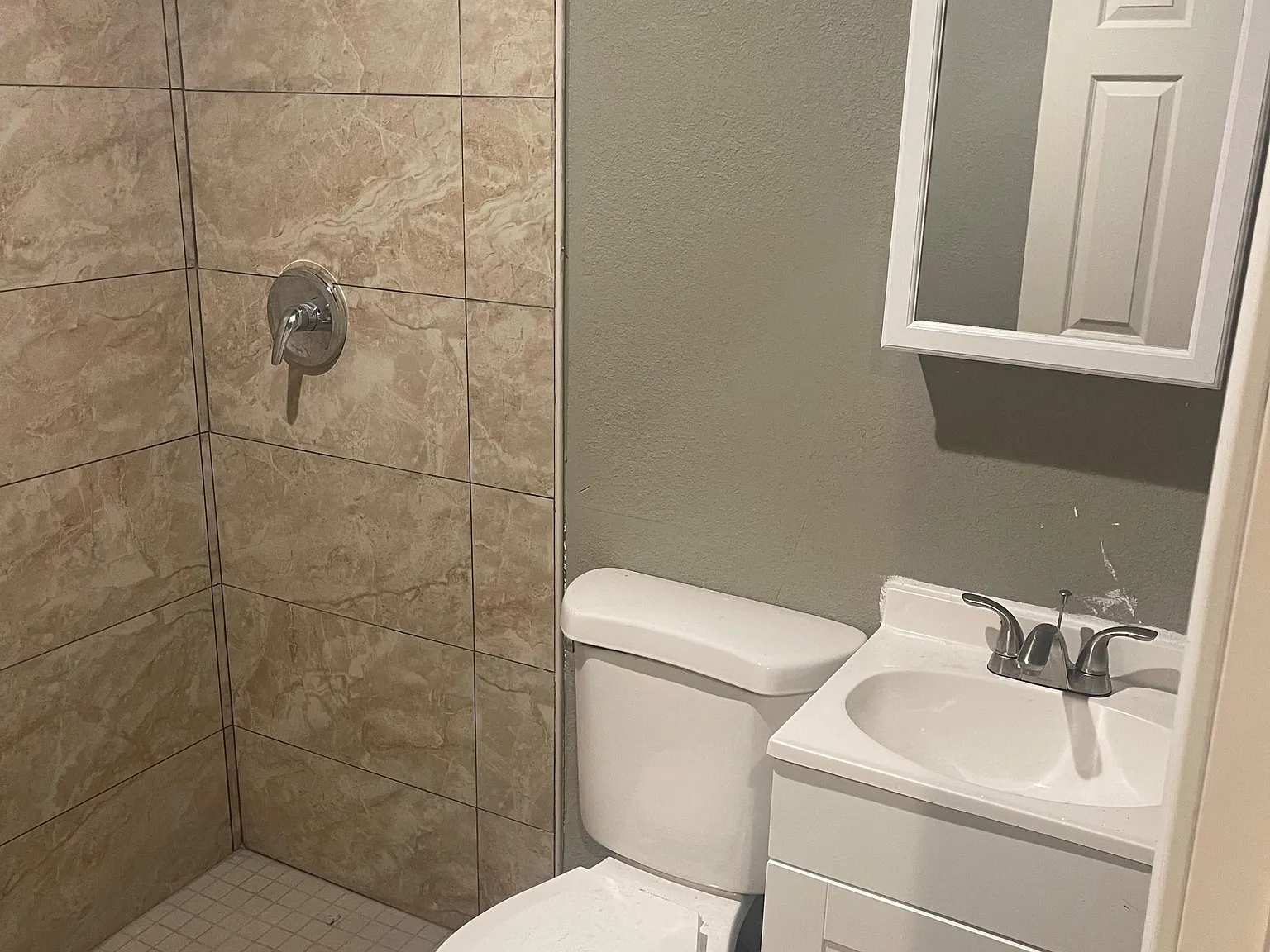 3 bed, 2.0 bath, 1200 sqft, $1,222 — Photo 2