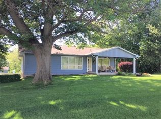 98 S Daisy Ln, Danville, IL 61834