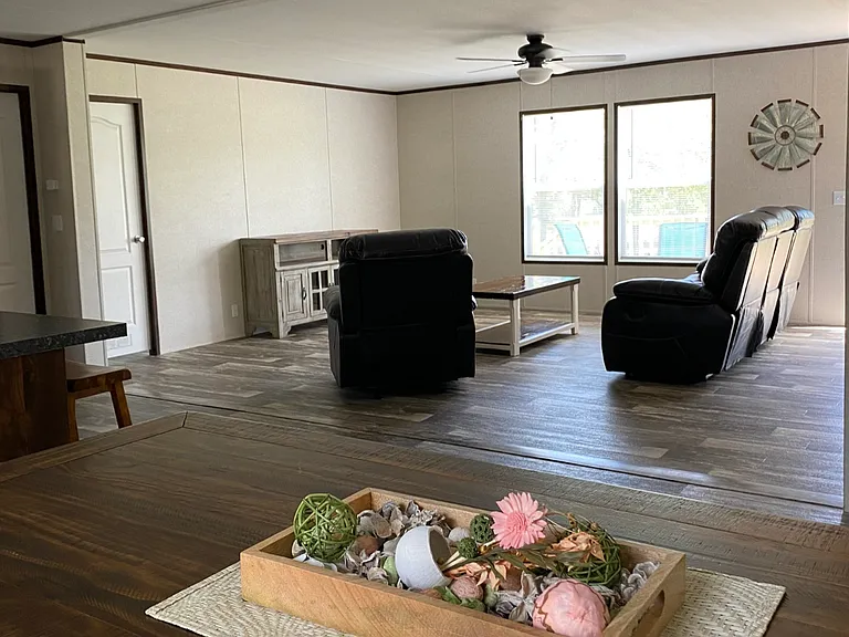FM 775 — Photo 9