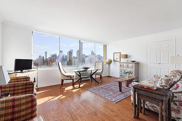 Sold by Compass | media 10