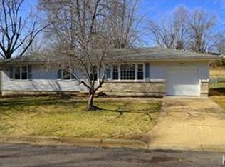 809 Lincoln St, Washington, MO 63090