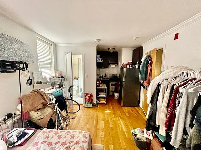 Studio, 300 sqft, $1,900 — Photo 1