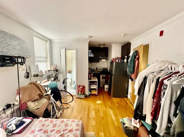 419 Hanover St APT 2, Boston, MA 02113