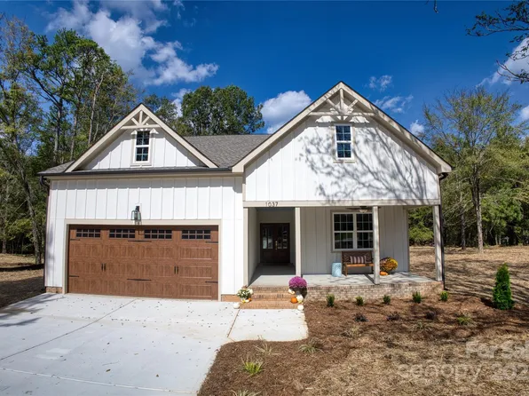 1037 Oakmont Dr, Rock Hill, SC 29732