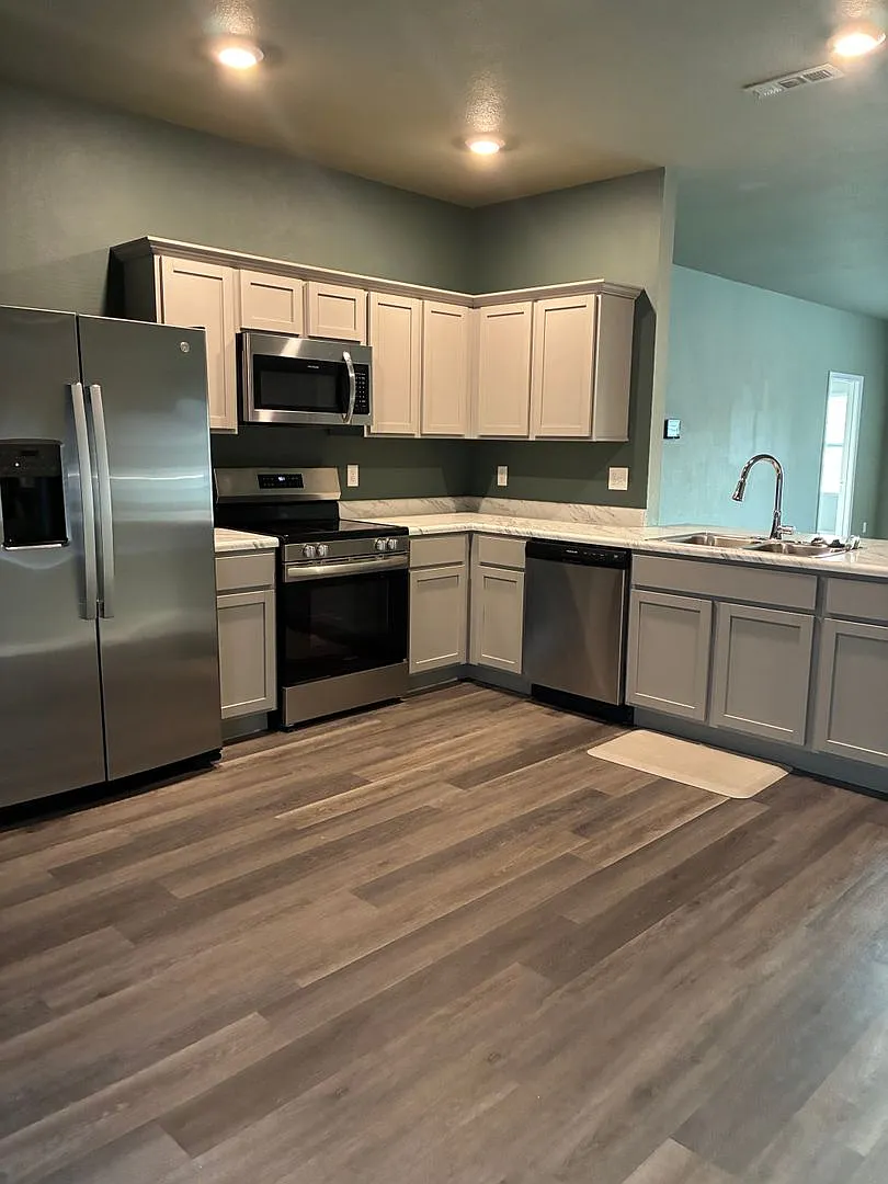 2600 S Silver St Siloam Springs, AR — Photo 2