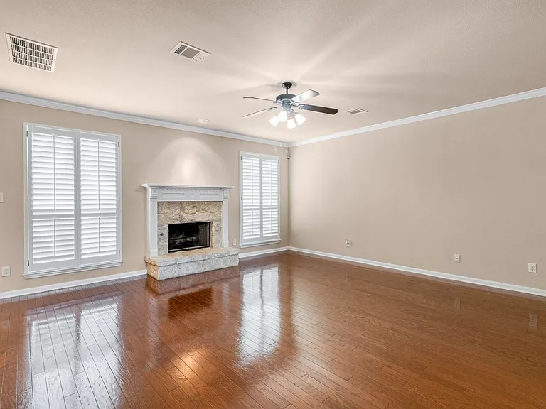 8707 Roswell Rdg — Photo 13
