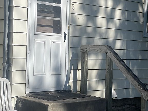 2nd image of 1721 Taylor Ave W APT 3