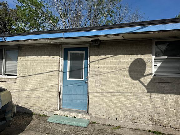 2nd image of 1326 Dupas St