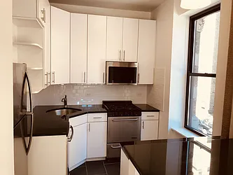 Rented by Metropolis Real Estate of Manhattan