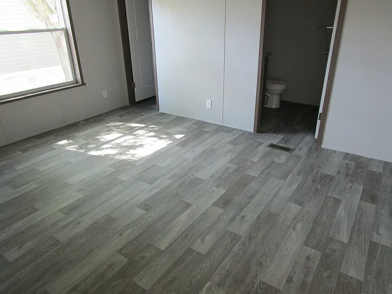 Colonial Oaks — Photo 37
