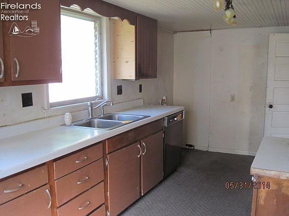 2nd image of 94 Coe St