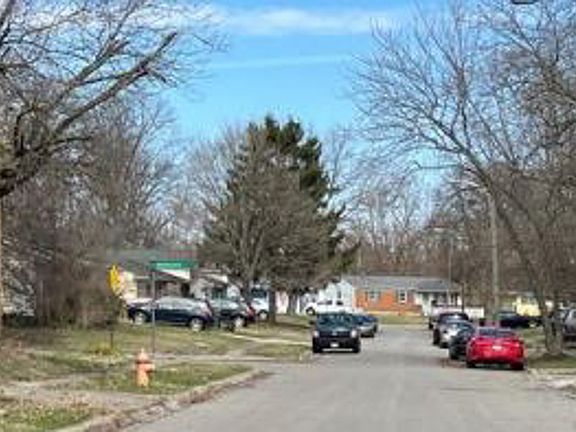 Exterior Neighborhood (street photo)