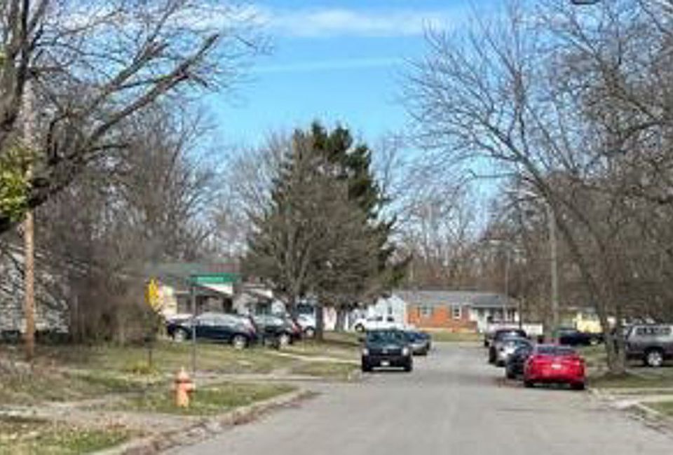 Exterior Neighborhood (street photo)